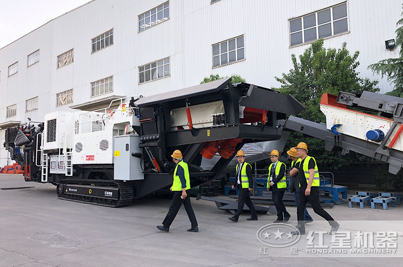 廣東清遠用戶來廠參觀移動破碎機 廣東清遠用戶來廠參觀移動破碎機