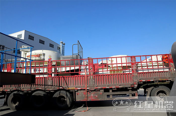大型石料粉碎機裝車發貨 大型石料粉碎機裝車發貨