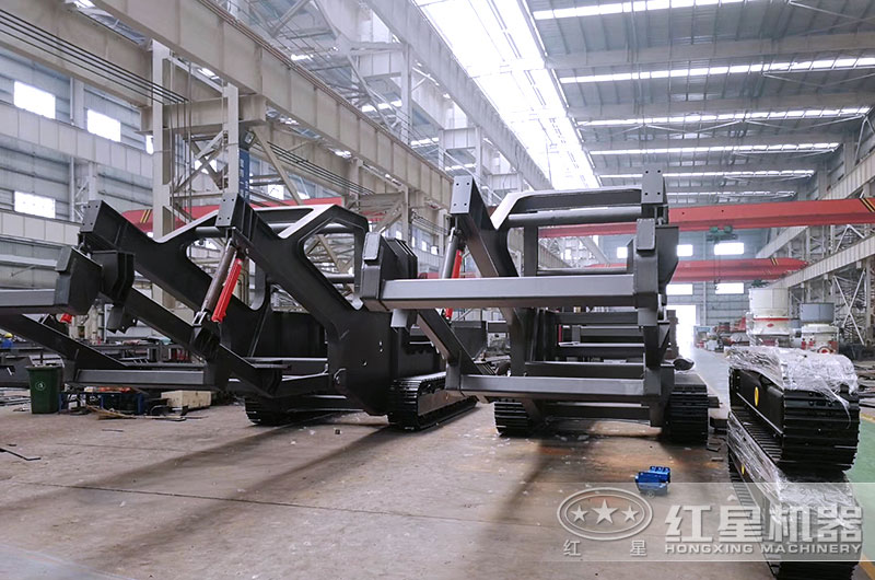 履帶式移動(dòng)粉石子機(jī)生產(chǎn)車(chē)間 履帶式移動(dòng)粉石子機(jī)生產(chǎn)車(chē)間