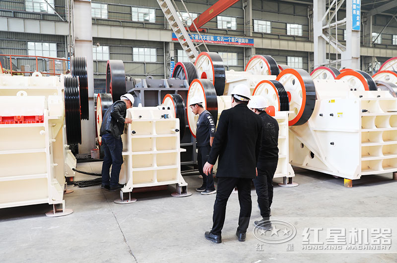 客戶來廠參觀顎式破碎機 客戶來廠參觀顎式破碎機