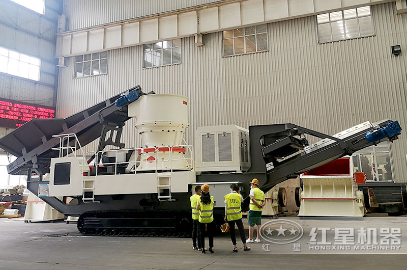客戶來廠考察移動圓錐破碎機 客戶來廠考察移動圓錐破碎機