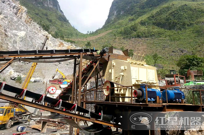 1520反擊式破碎機生產石油焦現場 1520反擊式破碎機生產石油焦現場